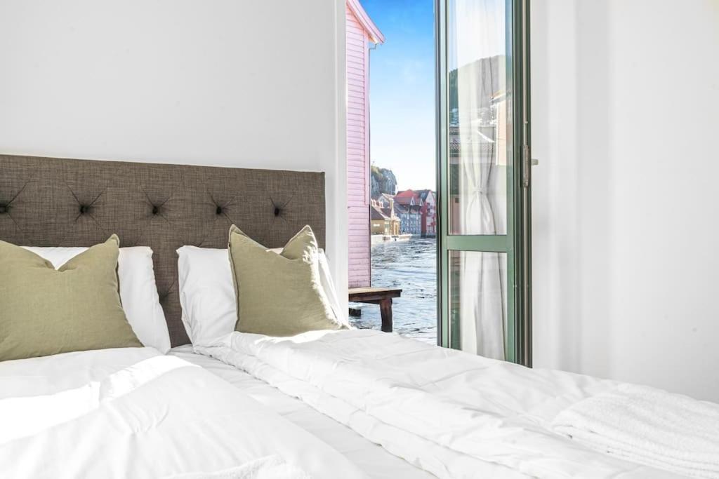 Ocean-View Haven: Take A Swim From Your Window! Берген Екстериор снимка